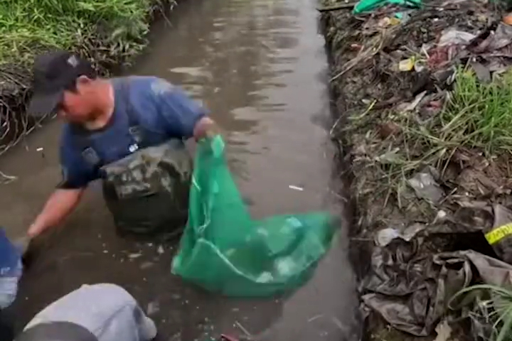 Cleaning Rubbish from Rivers